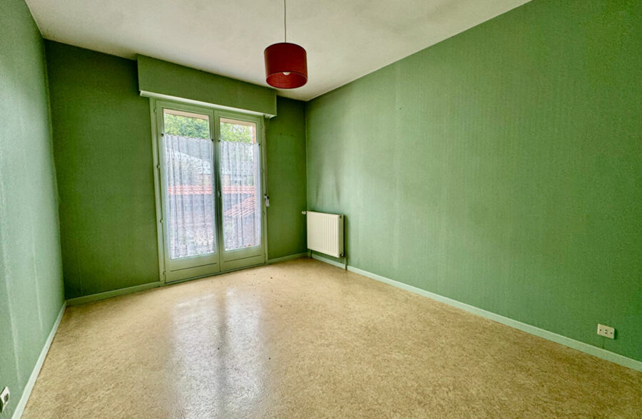 Plain pied 3chs + terrasse + garage à rénover <small>&nbsp;Sous compromis&nbsp;</small>