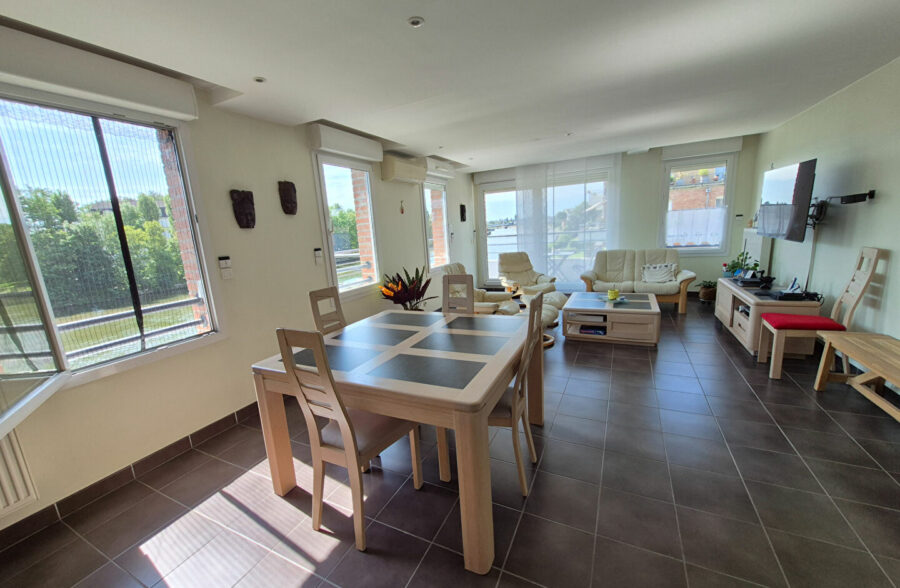 Appartement de standing, terrasse, double garage fermé