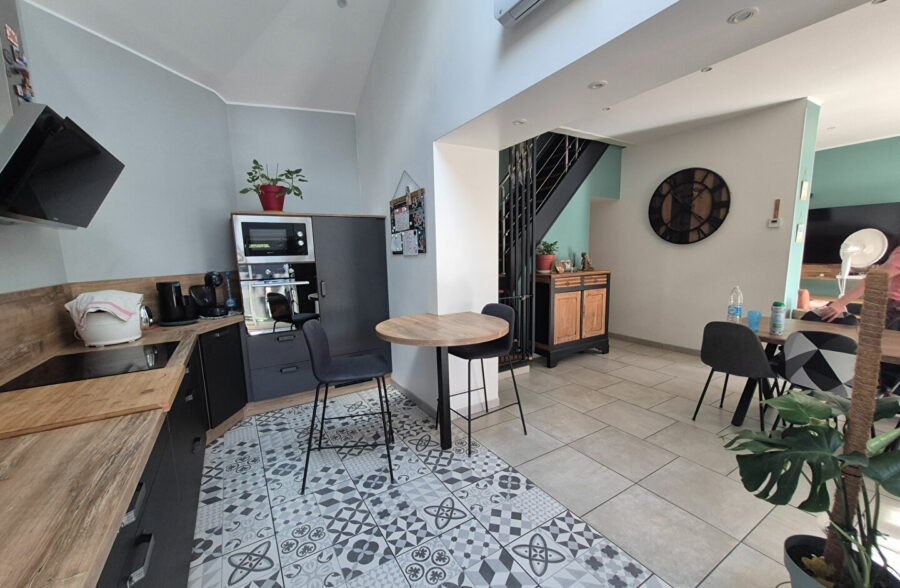 Maison semi plain-pied  5 chambres avec Hangar
