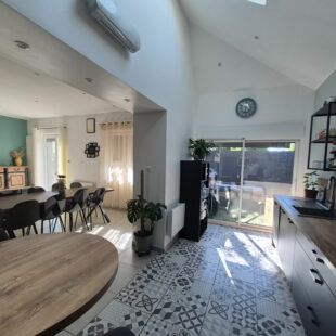 Maison semi plain-pied  5 chambres avec Hangar