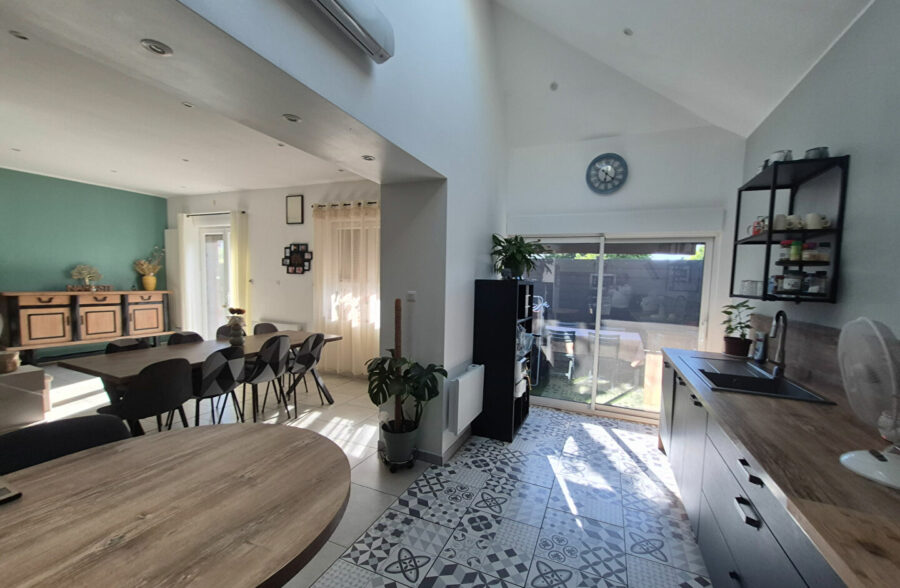 Maison semi plain-pied  5 chambres avec Hangar