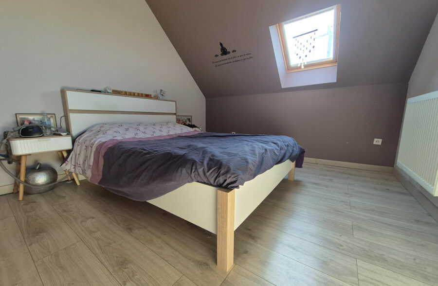 Maison semi plain-pied  5 chambres avec Hangar