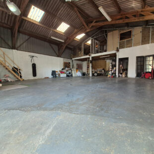 Maison semi plain-pied  5 chambres avec Hangar