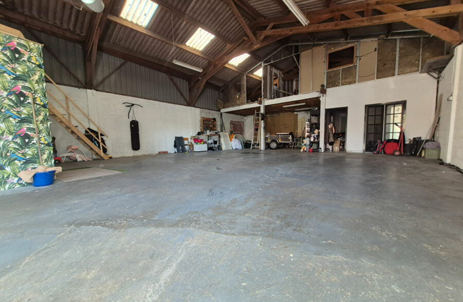 Maison semi plain-pied  5 chambres avec Hangar