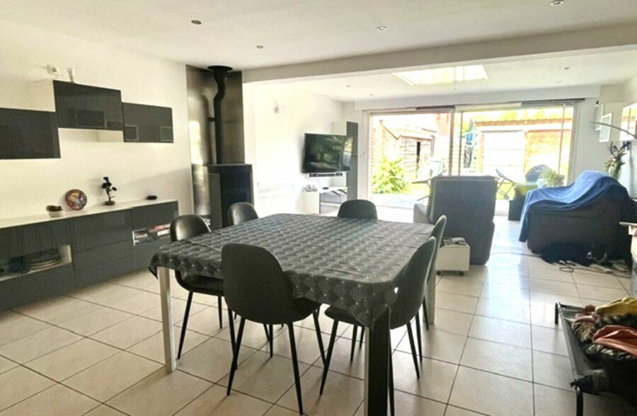 Belle maison de lotissement avec jardin et garage
