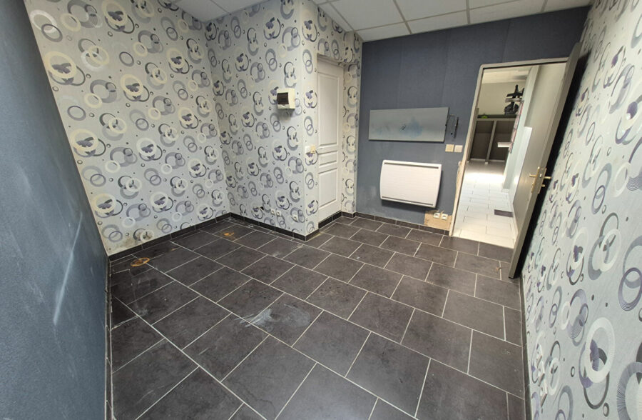 Immeuble de rapport avec local commercial et appartement loué