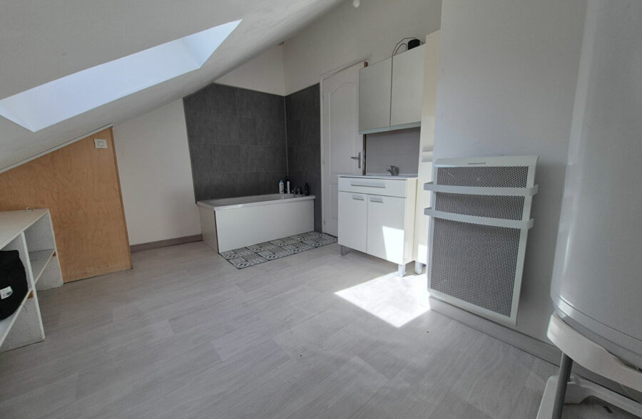 Immeuble de rapport avec local commercial et appartement loué