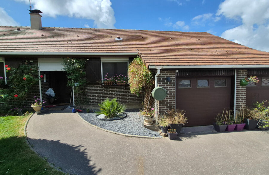 Maison plain-pied individuel sur 742 m² à Gondecourt 4 pièce(s) 108 m2 2 garages