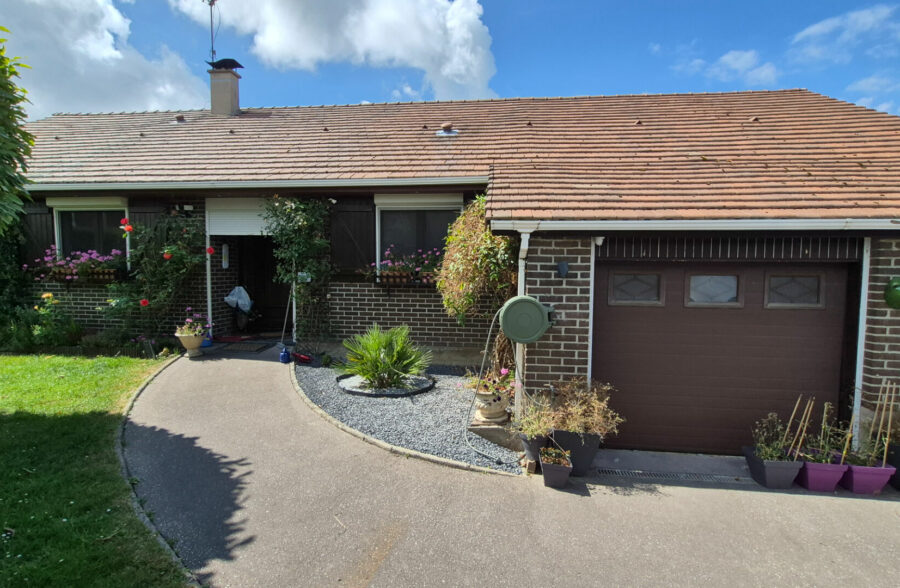 Maison plain-pied individuel sur 742 m² à Gondecourt 4 pièce(s) 108 m2 2 garages