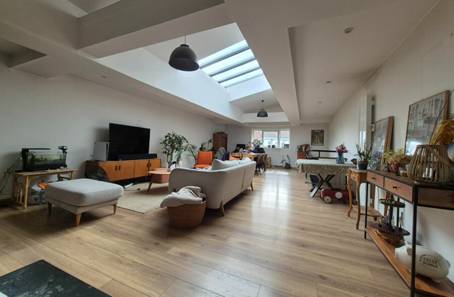 Halluin centre Immeuble de rapport avec local commercial, appartements T4 et T3, et grand garage