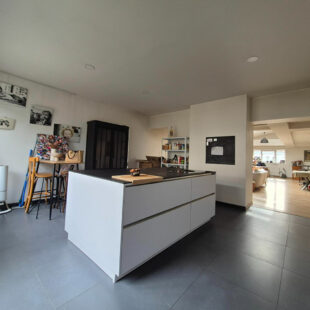 Halluin centre Immeuble de rapport avec local commercial, appartements T4 et T3, et grand garage