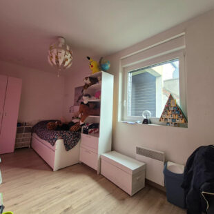 Halluin centre Immeuble de rapport avec local commercial, appartements T4 et T3, et grand garage
