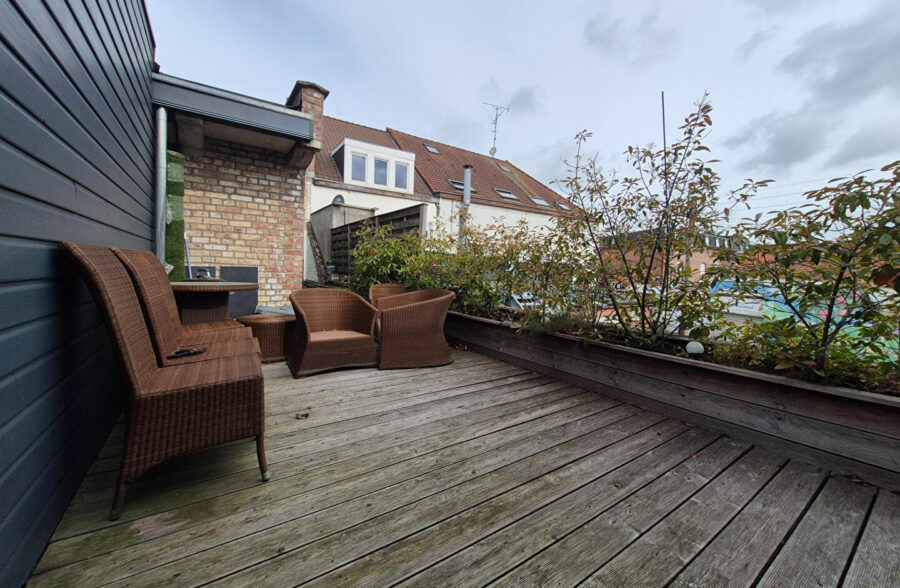 Halluin centre Immeuble de rapport avec local commercial, appartements T4 et T3, et grand garage