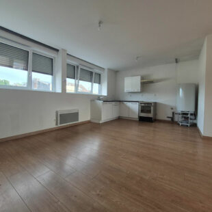 Halluin centre Immeuble de rapport avec local commercial, appartements T4 et T3, et grand garage