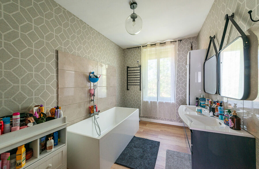 Maison rénovée de 148 m² à Crespin – Proche de toutes commodités