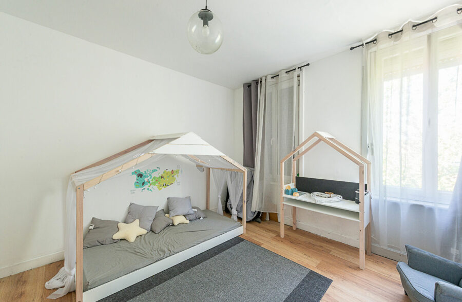 Maison rénovée de 148 m² à Crespin – Proche de toutes commodités
