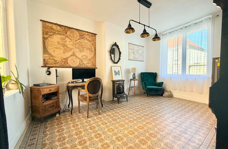 Maison de caractère semi plain-pied de 180 m² avec jardin de près de 800 m²