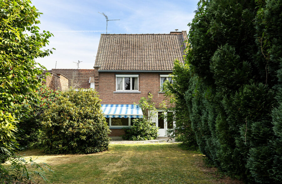 Maison semi-individuelle  4chs jardin + garage à rénover