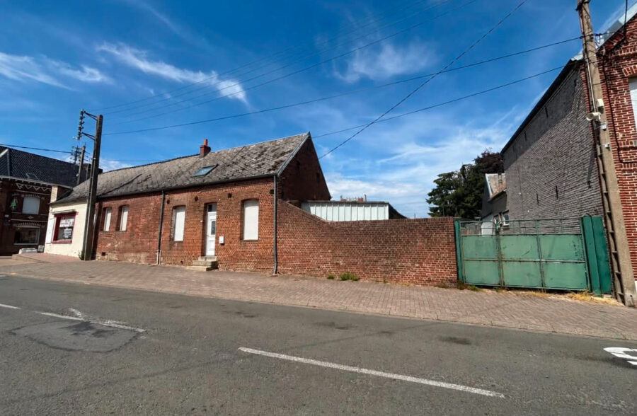 Ensemble immobilier avec fort potentiel en plein coeur de village