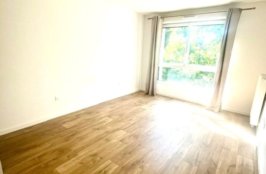 Beau T3 récent avec balcon et parking