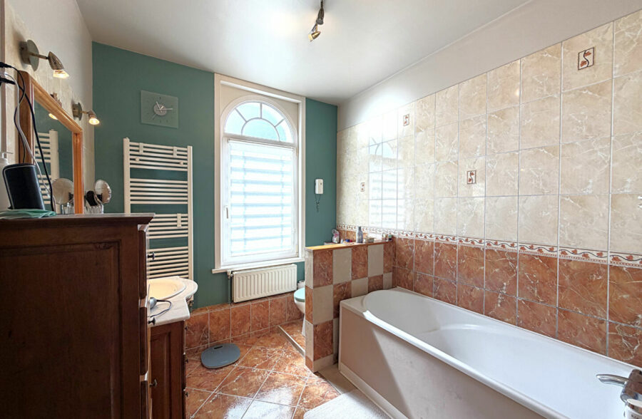 Maison de ville – 4 chambres – jardin et garage