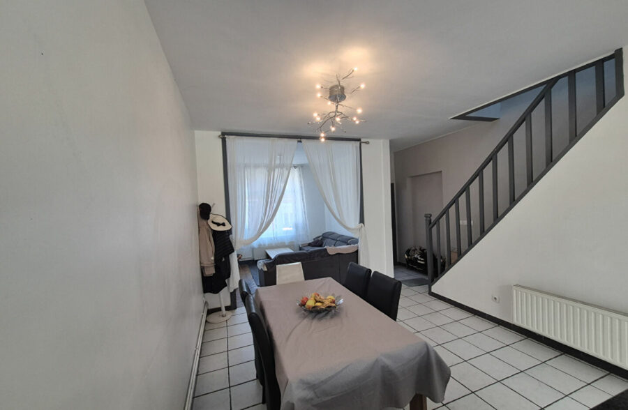 À vendre !! Maison semi-individuelle 97 m² , 3 chambres + bureau+ jardin 85m²!! 191 000 € HAI !!!