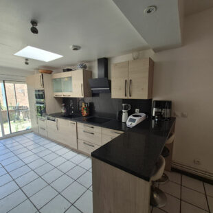 À vendre !! Maison semi-individuelle 97 m² , 3 chambres + bureau+ jardin 85m²!! 191 000 € HAI !!!