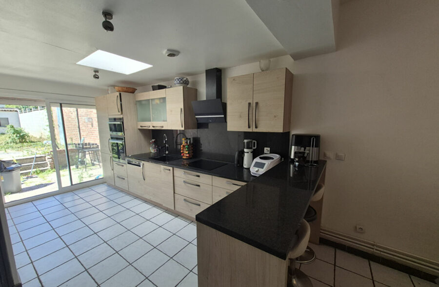 À vendre !! Maison semi-individuelle 97 m² , 3 chambres + bureau+ jardin 85m²!! 191 000 € HAI !!!