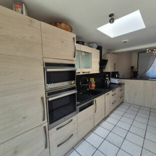 À vendre !! Maison semi-individuelle 97 m² , 3 chambres + bureau+ jardin 85m²!! 191 000 € HAI !!!