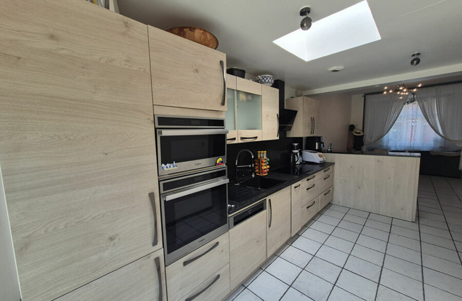 À vendre !! Maison semi-individuelle 97 m² , 3 chambres + bureau+ jardin 85m²!! 191 000 € HAI !!!