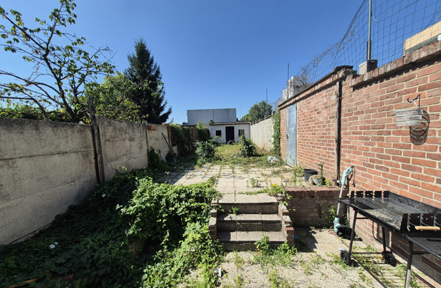 À vendre !! Maison semi-individuelle 97 m² , 3 chambres + bureau+ jardin 85m²!! 191 000 € HAI !!!