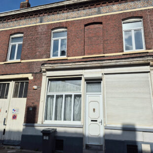Maison  à rénover 140m2 possibilité 210m2 habitable  avec  garage 50m2  et son entrepôt.!