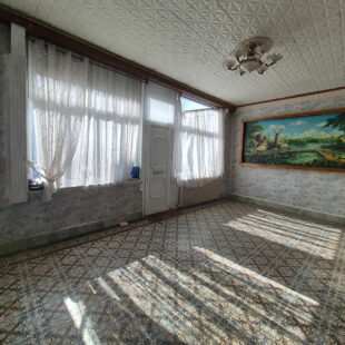 Maison  à rénover 140m2 possibilité 210m2 habitable  avec  garage 50m2  et son entrepôt.!