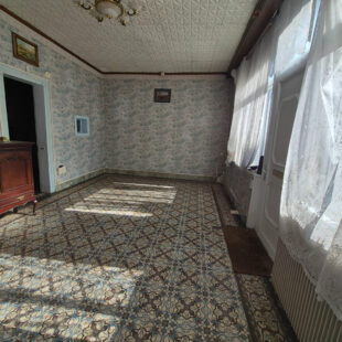 Maison  à rénover 140m2 possibilité 210m2 habitable  avec  garage 50m2  et son entrepôt.!