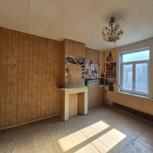 Maison  à rénover 140m2 possibilité 210m2 habitable  avec  garage 50m2  et son entrepôt.!