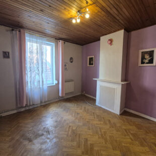 Maison  à rénover 140m2 possibilité 210m2 habitable  avec  garage 50m2  et son entrepôt.!