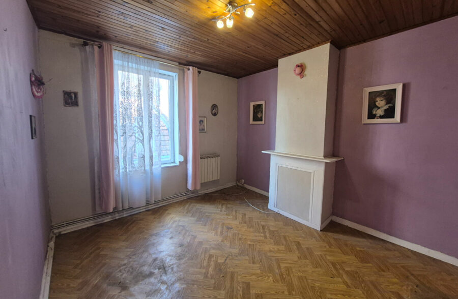 Maison  à rénover 140m2 possibilité 210m2 habitable  avec  garage 50m2  et son entrepôt.!