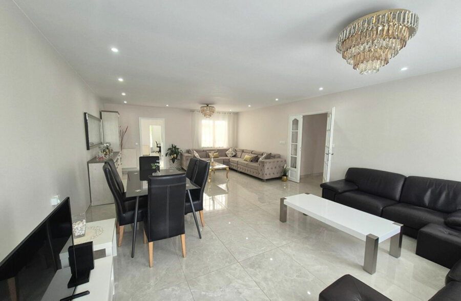 Plain pied individuel, 4 chambres, jardin et garages