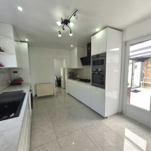 Plain pied individuel, 4 chambres, jardin et garages