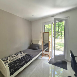 Plain pied individuel, 4 chambres, jardin et garages