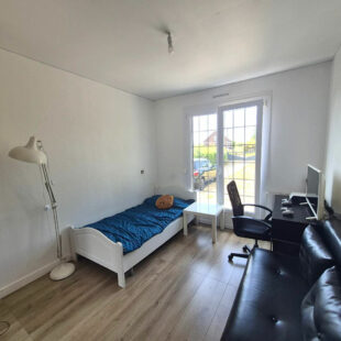 Plain pied individuel, 4 chambres, jardin et garages