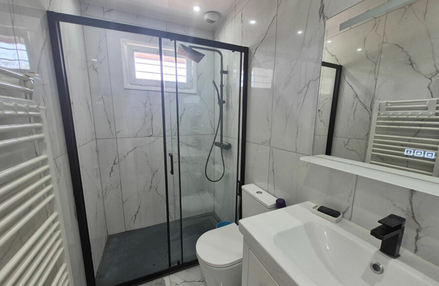 Plain pied individuel, 4 chambres, jardin et garages