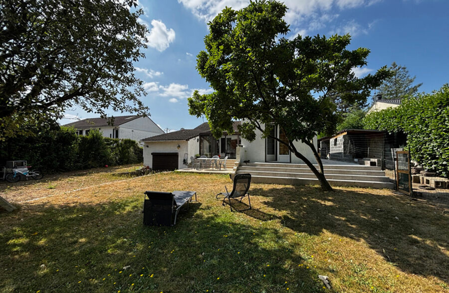 Plain pied individuel, 4 chambres, jardin et garages