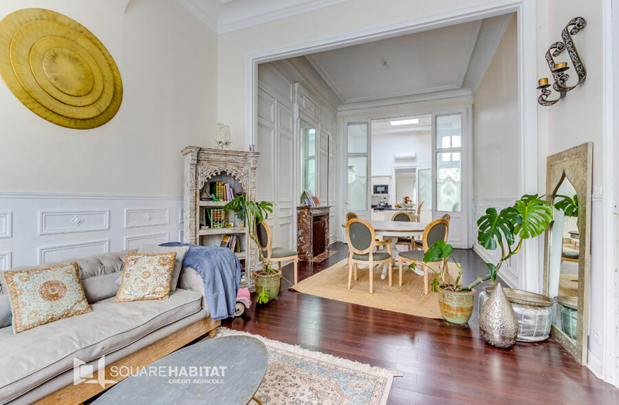 EXCLUSIVITÉ! MAISON DE MAÎTRE SEMI-MITOYENNE À ROUBAIX ! 214 m² ! 5 Chambres, salle de jeux, jardin, dépendance 60m², places de parking privées!! 215 000 € HAI!!