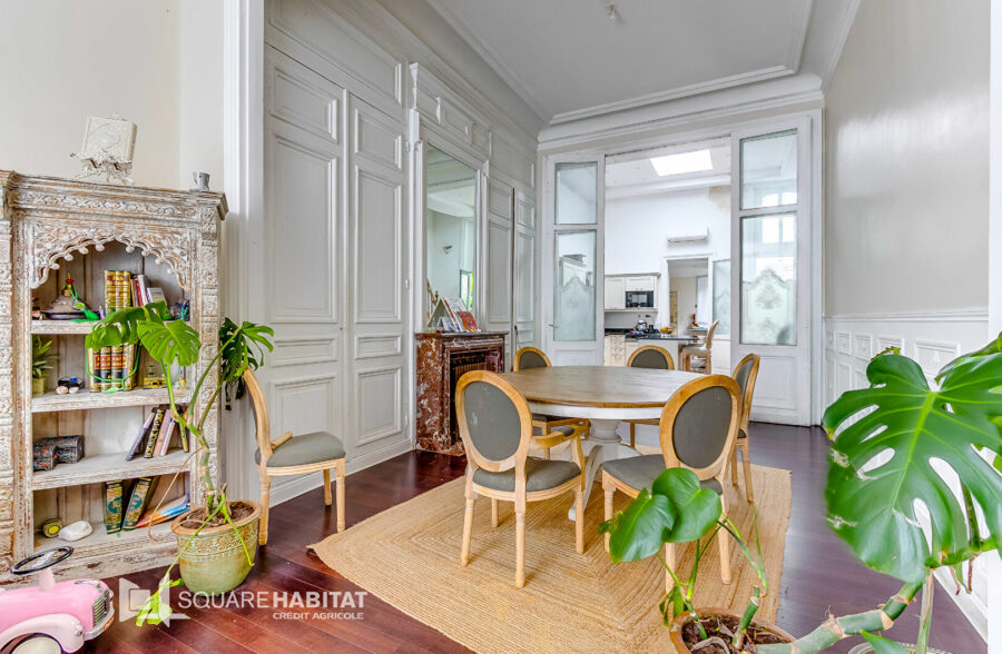EXCLUSIVITÉ! MAISON DE MAÎTRE SEMI-MITOYENNE À ROUBAIX ! 214 m² ! 5 Chambres, salle de jeux, jardin, dépendance 60m², places de parking privées!! 215 000 € HAI!!