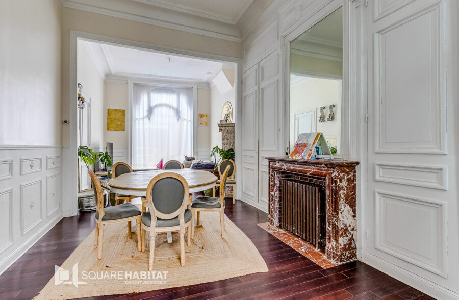 EXCLUSIVITÉ! MAISON DE MAÎTRE SEMI-MITOYENNE À ROUBAIX ! 214 m² ! 5 Chambres, salle de jeux, jardin, dépendance 60m², places de parking privées!! 215 000 € HAI!!
