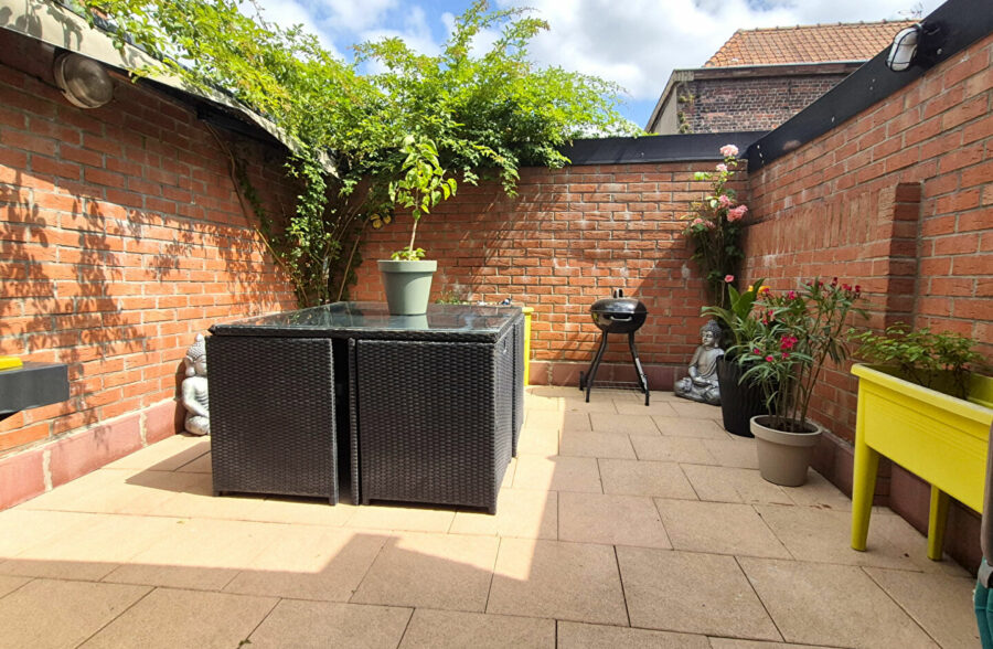 JOLIE MAISON AVEC BELLE TERRASSE
