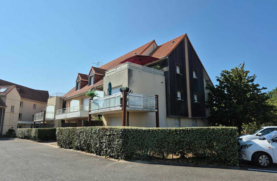 Appartement Berck 51.34 m2 , 2 chambres ,en rez de jardin avec place de parking .