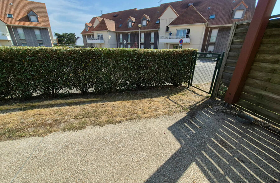 Appartement Berck 51.34 m2 , 2 chambres ,en rez de jardin avec place de parking .