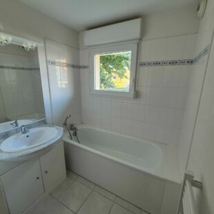 Appartement Berck 51.34 m2 , 2 chambres ,en rez de jardin avec place de parking .